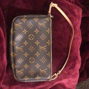 Louis Vuitton monogram pochette